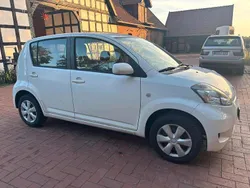 Weiß Gebraucht 2010 Daihatsu Sirion Kleinwagen | 2.900 €