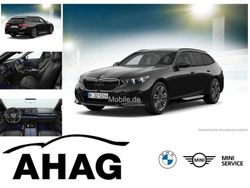Saphirschwarz metallic Neu 2025 BMW 520 M Sport Kombi | 63.690 € (Guter Preis)