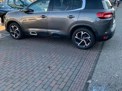 Grau Gebraucht 2021 Citroën C5 Aircross Start SUV | 20.200 € (Fairer Preis)