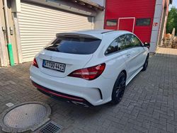 Weiß Gebraucht 2018 Mercedes CLA250 Shooting Brake AMG line Kombi | 24.800 € (Fairer Preis)
