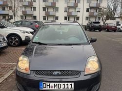 Grau Gebraucht 2007 Ford Fiesta Ghia Limousine | 1.690 € (Fairer Preis)