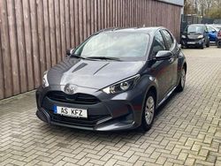 Grau Gebraucht 2022 Toyota Yaris Comfort Limousine | 12.990 € (Fairer Preis)