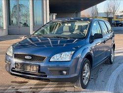 Blau Gebraucht 2005 Ford Focus Trend Kombi | 2.250 € (Etwas zu teuer)
