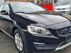 Schwarz Gebraucht 2016 Volvo V60 CC Kombi | 14.350 € (Fairer Preis)
