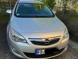 Grau Gebraucht 2011 Opel Astra Kombi | 2.600 € (Etwas zu teuer)