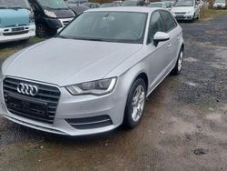 Silber Gebraucht 2013 Audi A3 Sportback Attraction Kleinwagen | 6.000 €