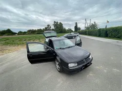 Schwarz Gebraucht 2002 VW Golf IV Basis Limousine | 900 € (Guter Preis)