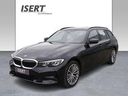 Black sapphire (metallic) Gebraucht 2019 BMW 318 Sport Line Kombi | 24.840 € (Etwas zu teuer)
