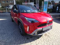 Rot/schwarz Gebraucht 2023 Toyota Yaris Cross SUV | 26.750 € (Fairer Preis)