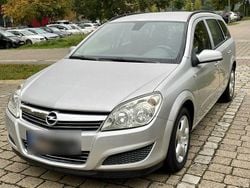 Silber Gebraucht 2007 Opel Astra Kombi | 2.800 € (Fairer Preis)