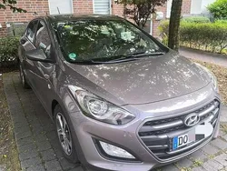 Braun Gebraucht 2015 Hyundai i30 Trend Limousine | 7.950 € (Guter Preis)