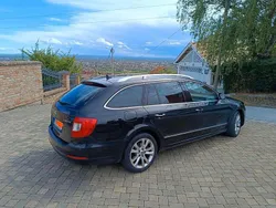 Schwarz Gebraucht 2011 Skoda Superb Kombi | 7.200 € (Fairer Preis)