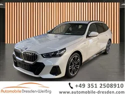 Weiß Gebraucht 2024 BMW 520 M Sport Kombi | 53.980 € (Superpreis)