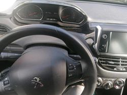 Silber Gebraucht 2014 Peugeot 208 Kleinwagen | 6.500 € (Fairer Preis)