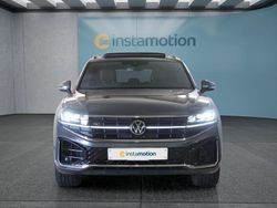 Grau Gebraucht 2024 VW Touareg SUV | 68.299 € (Teuer)