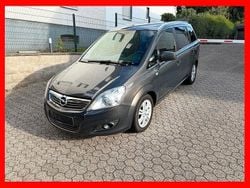 Grau Gebraucht 2013 Opel Zafira Family Van / Kleinbus | 4.649 € (Fairer Preis)