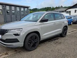 Grau Gebraucht 2019 Skoda Karoq SportLine SUV | 24.600 € (Fairer Preis)