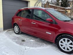 Rot Gebraucht 2011 Renault Clio II Dynamique Limousine | 2.950 € (Fairer Preis)