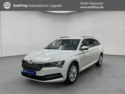 Moonweiß perleffekt Gebraucht 2023 Skoda Superb Ambition Kombi | 31.890 €