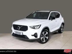 Crystal white / metallic Gebraucht 2024 Volvo XC40 Plus SUV | 38.850 € (Fairer Preis)