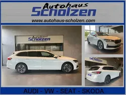 Graphitegrau Gebraucht 2024 Skoda Superb Style Kombi | 37.680 € (Fairer Preis)