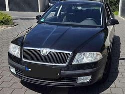 Schwarz Gebraucht 2008 Skoda Octavia Elegance Kombi | 2.700 € (Fairer Preis)
