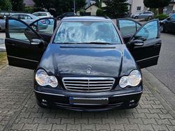 Schwarz Gebraucht 2006 Mercedes C230 Classic Limousine | 6.200 € (Etwas zu teuer)