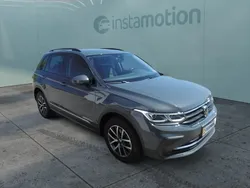 Grau Gebraucht 2022 VW Tiguan Life SUV | 29.690 € (Fairer Preis)