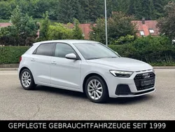 Gletscherweiß metallic Gebraucht 2022 Audi A1 Sportback Advanced Kleinwagen | 21.290 € (Superpreis)