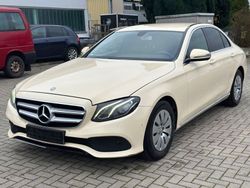 Beige Gebraucht 2017 Mercedes E200 Avantgarde Limousine | 8.200 €
