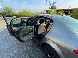 Grau Gebraucht 2004 Renault Mégane II Limousine | 1.950 € (Fairer Preis)