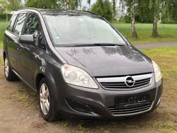 Grau Gebraucht 2010 Opel Zafira Innovation Van / Kleinbus | 2.300 € (Guter Preis)