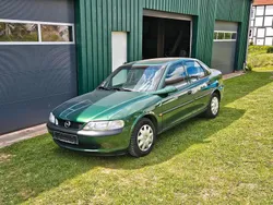 Grün Gebraucht 1996 Opel Vectra Limousine | 3.900 €