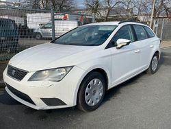 Weiß Gebraucht 2014 Seat Leon ST Reference Kombi | 3.300 €