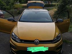 Gold Gebraucht 2017 VW Golf VII R Kleinwagen | 24.000 €