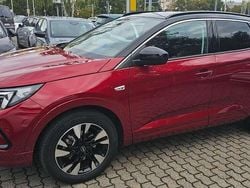 Lackierung bright red/metallic klarlack (metallic) Gebraucht 2024 Opel Grandland X SUV | 23.995 € (Guter Preis)