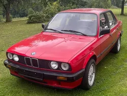 Rot Gebraucht 1988 BMW 318 Basis Limousine | 7.500 €