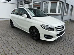 Weiß Gebraucht 2016 Mercedes B180 Style Van / Kleinbus | 11.790 € (Guter Preis)