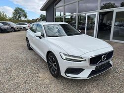 Weiß Gebraucht 2019 Volvo V60 Momentum Kombi | 15.500 € (Fairer Preis)