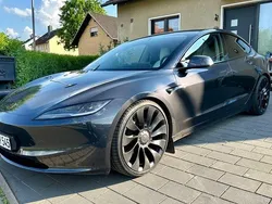 Grau Gebraucht 2023 Tesla Model 3 Limousine | 42.990 €