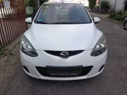 Arachneweiß metallic Gebraucht 2010 Mazda 2 Impuls Kleinwagen | 2.299 € (Guter Preis)