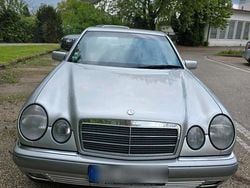 Silber Gebraucht 1997 Mercedes E230 Elegance Limousine | 2.900 €
