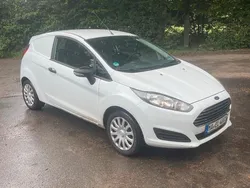 Weiß Gebraucht 2014 Ford Fiesta Kleinwagen | 3.990 € (Fairer Preis)