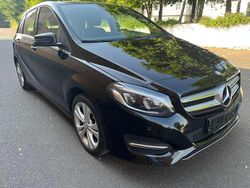 Nachtschwarz Gebraucht 2015 Mercedes B180 Van / Kleinbus | 10.000 € (Fairer Preis)