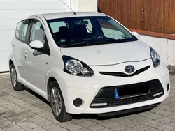 Weiß Gebraucht 2012 Toyota Aygo Cool Kleinwagen | 7.700 € (Etwas zu teuer)