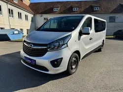 Silber Gebraucht 2015 Opel Vivaro Van | 11.900 € (Etwas zu teuer)