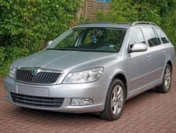 Silber Gebraucht 2010 Skoda Octavia Elegance Kombi | 2.750 € (Superpreis)