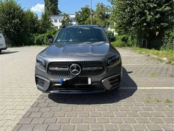 Grau Gebraucht 2024 Mercedes GLB200 AMG line SUV | 43.500 € (Fairer Preis)