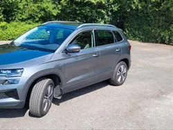 Grau Gebraucht 2024 Skoda Karoq SUV | 33.650 € (Fairer Preis)