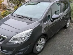 Grau Gebraucht 2011 Opel Meriva Van / Kleinbus | 6.990 € (Fairer Preis)